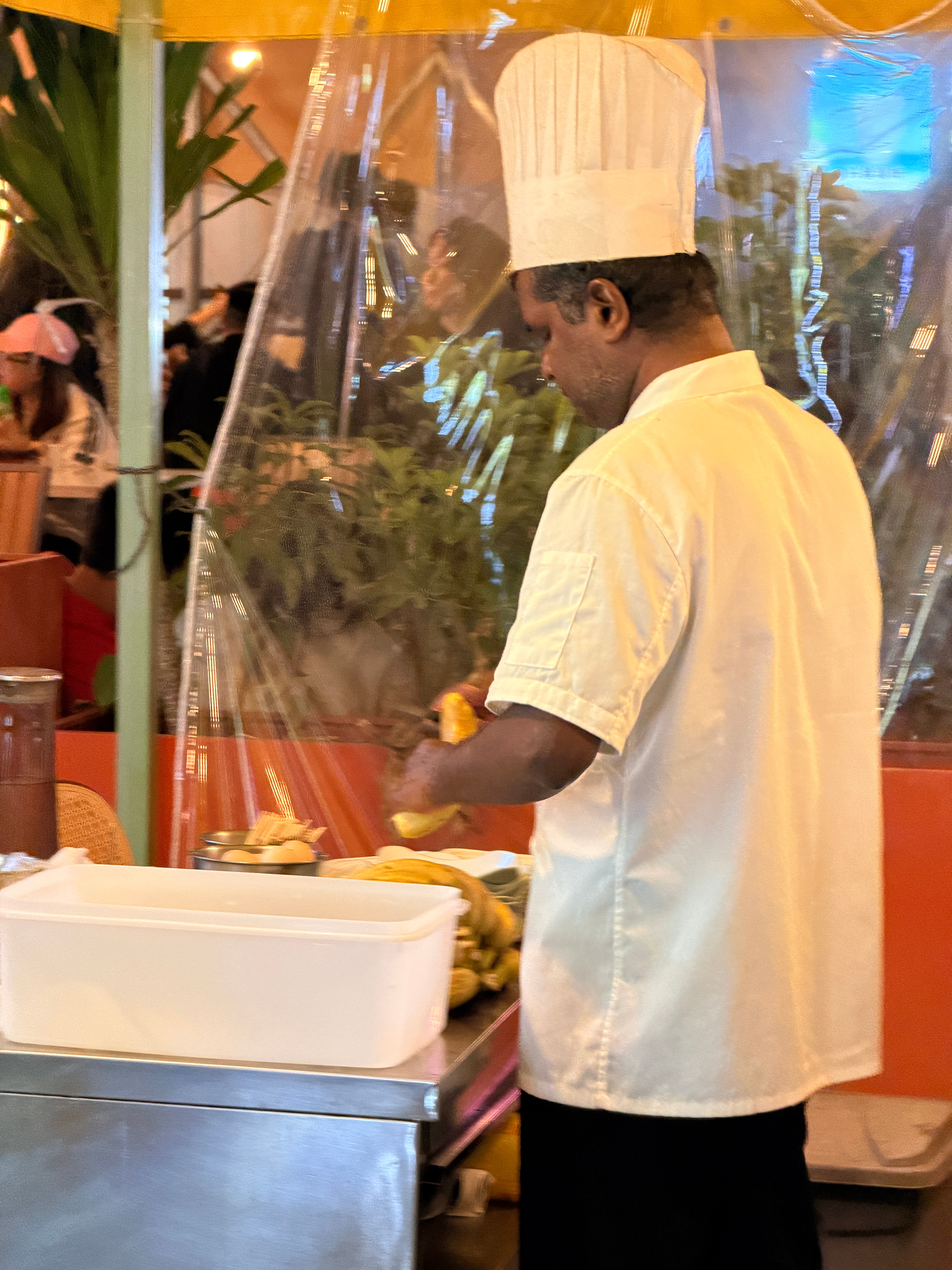 这个印度飞饼，很地道了！今天试了下夹香蕉的印度飞饼，你别说还真好吃～ 万宁·日月