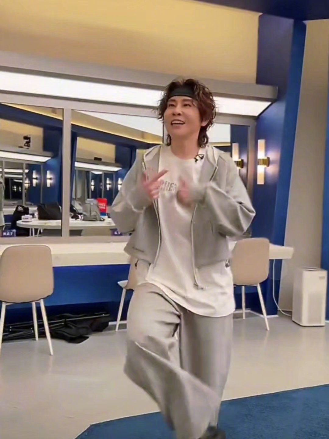 好消息：《心愿便利贴》组唱跳俱佳坏消息：会唱的不会跳 会跳的不会唱李小冉疑似手滑