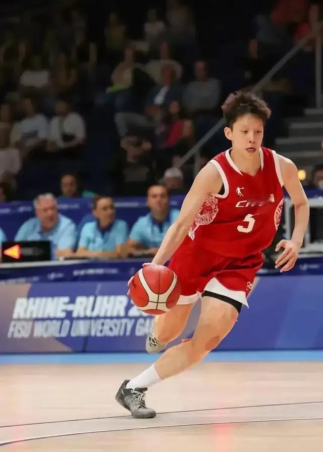 世界大赛女篮决赛中国对阵美国队!
7月24日，第32届世界大学生夏季运动会进行了