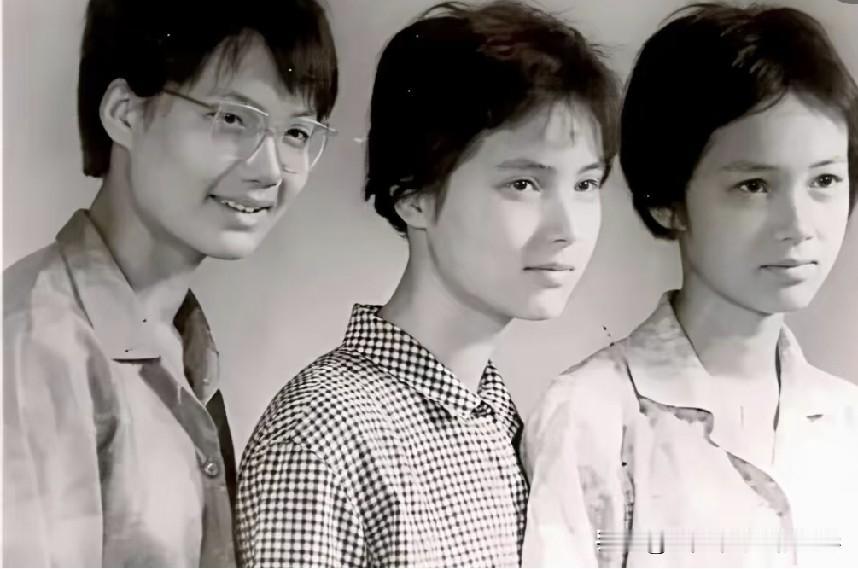 蒋雯丽三姐妹各有成就，是什么造就了一家人出众的气质与能力？
