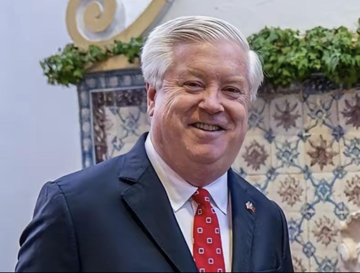 美国大使的“圣诞狂喜”，暴露了日本被当棋子的残酷真相！高市早苗硬扛中国施压，拒不