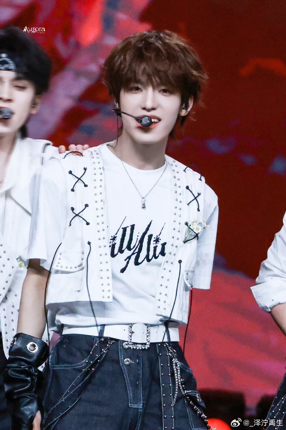 张泽禹首专秒切第一 张泽禹首张个人专辑单人封面上线即秒空，切第一的成绩太能打了，