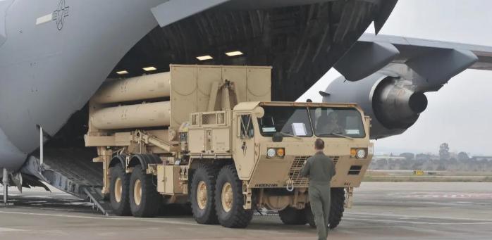 据悉，美国已将本国境内所有可用的“萨德”反导系统全部调离本土。除目前各有一套萨德