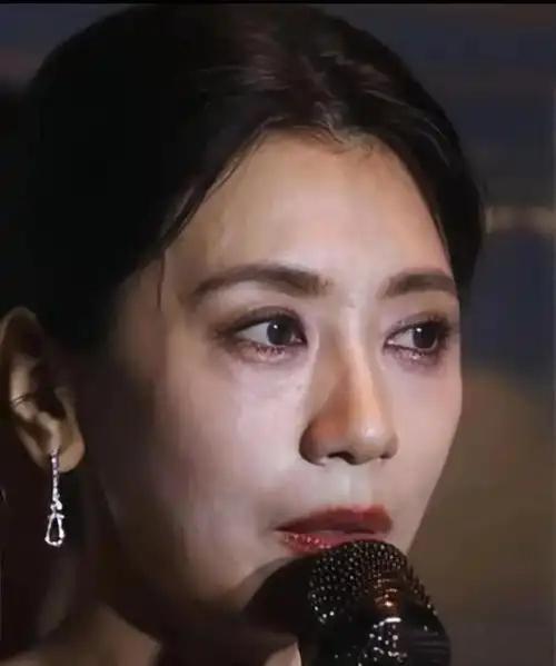 51岁的贾静雯现状给广大二婚女性提了个醒，一婚已经不幸福了，二婚一定要擦亮眼睛，