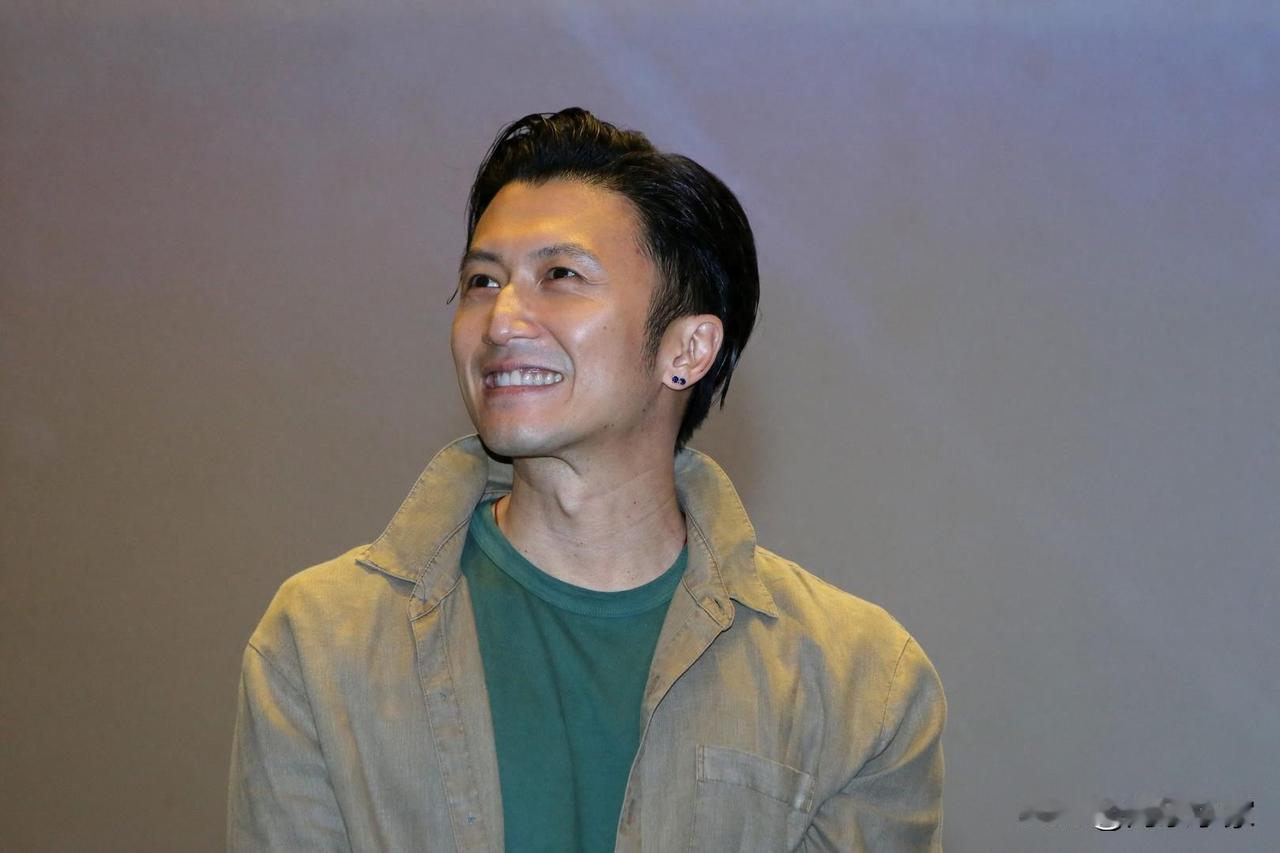 💖谢霆锋的甜蜜尴尬：当王菲成为话题，网友见证‘红脸躲避！
💖乐坛传奇情侣谢霆