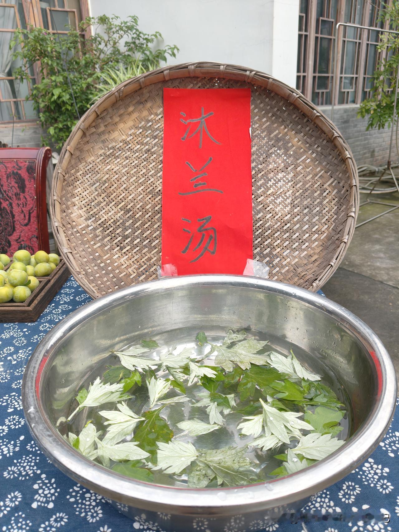明天就是端午节了，今天我们接待了一起客人，他们是来参加端午节团建活动的，来我们院