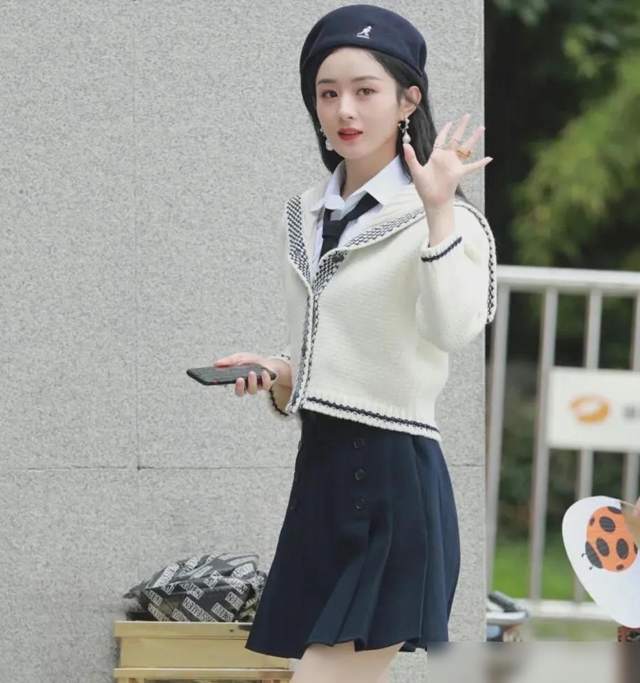 赵丽颖最狠的一段戏，被剪了。39度高温房，她腰上带伤练钢管舞，汗水把地板都浸湿了