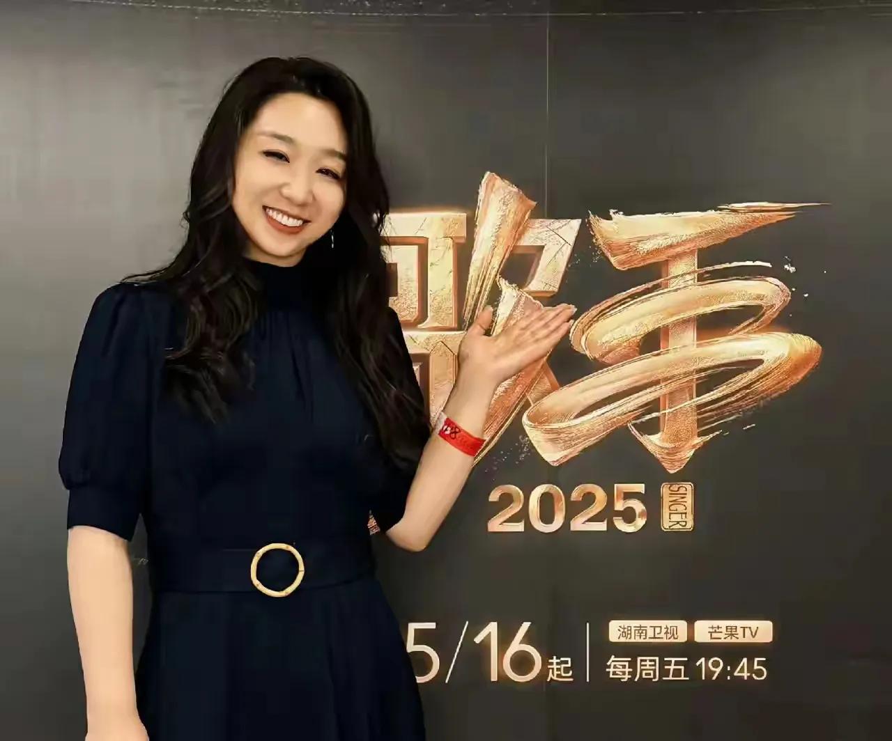 傅首尔这瘦了后，可以原地出道了。

都说胖子是潜力股，这话是真不假，李雪琴、金靖