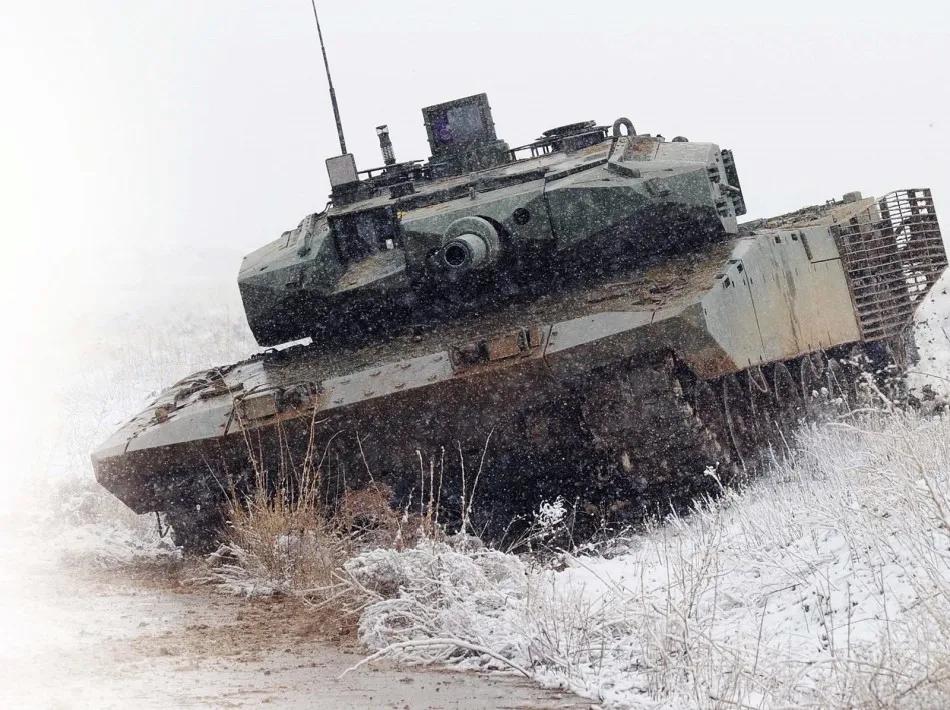 德国的严谨令人佩服！

在俄乌冲突中，基辅人开着德国的豹2坦克走在山中小道上。
