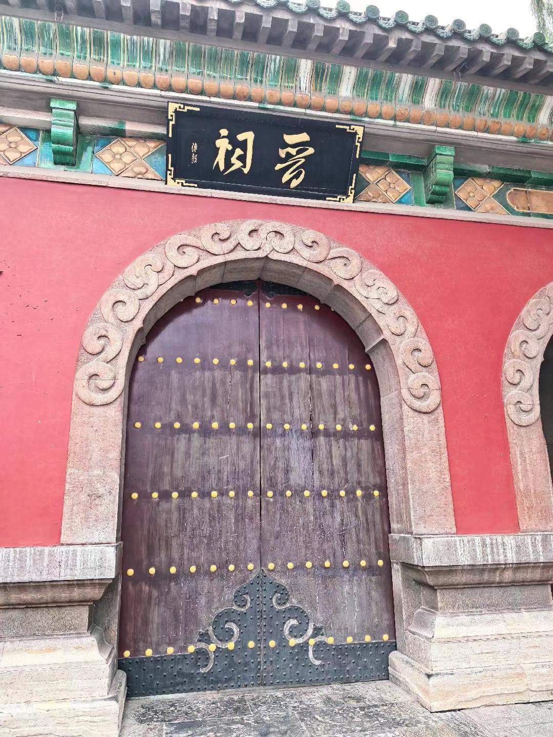 晋祠流水如碧玉 百尺清潭泻翠娥