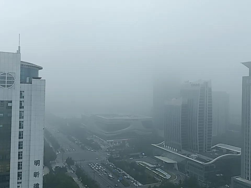昨天刷视频，看到苏超几分钟的比赛场面，还别说，如果视频上没有文字、没有解说，只看