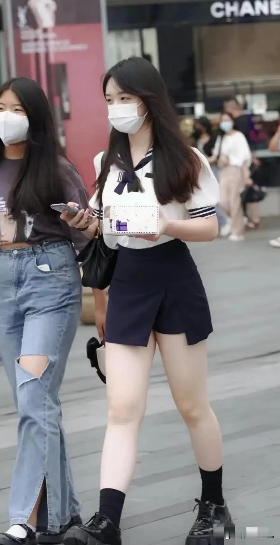 和闺蜜逛街