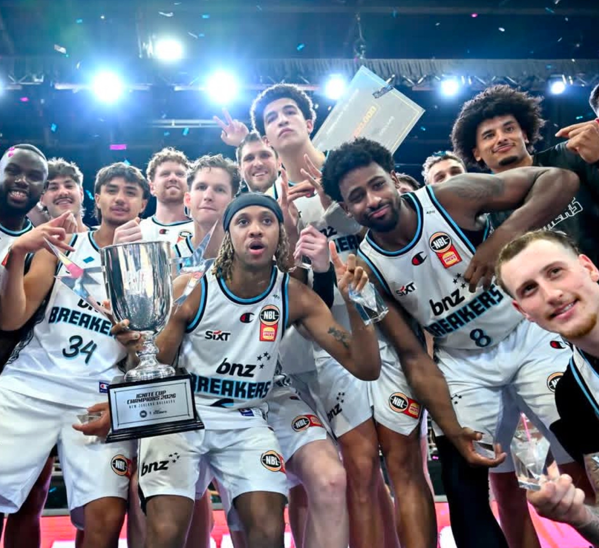 新西兰破坏者获得NBL首届点燃杯冠军全队将获得30万澳元的奖金破坏者决赛的对手是