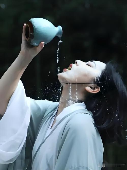 我的创意下联可以是：
1、最恨当歌醉酒时[碰拳]唯期煮茗读书日‌。
2、最恨当歌