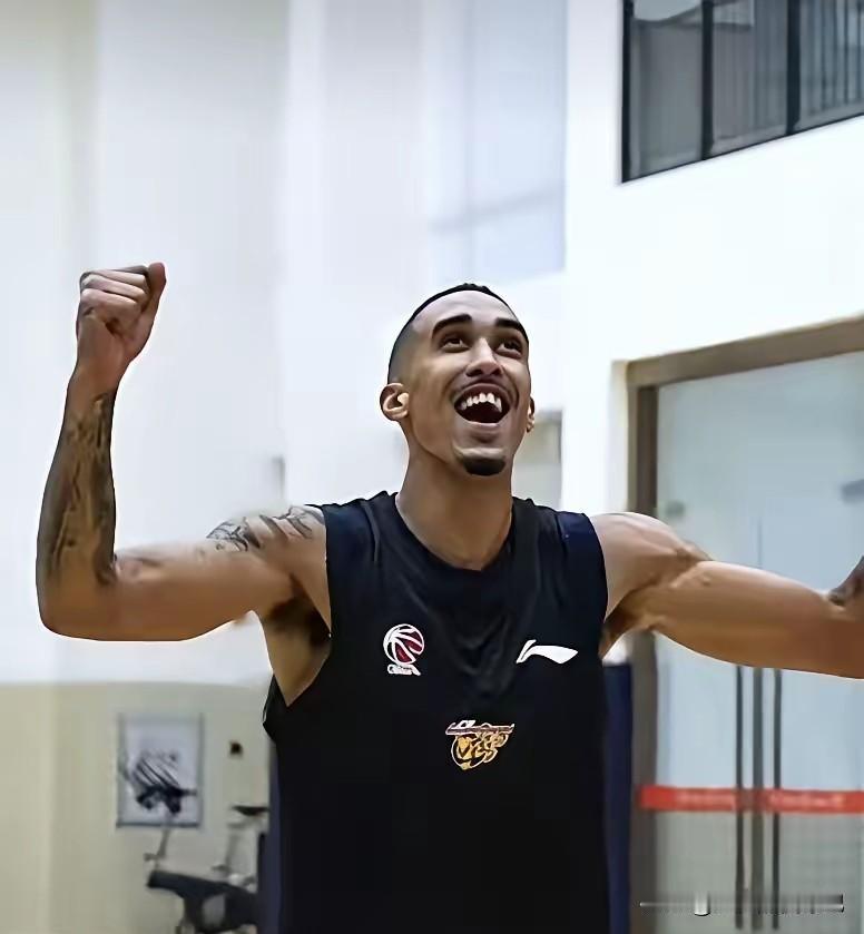 现在广东最后悔的事，应该就是太仓促的给四大外援转正了，没给自己留任何回旋的余地了