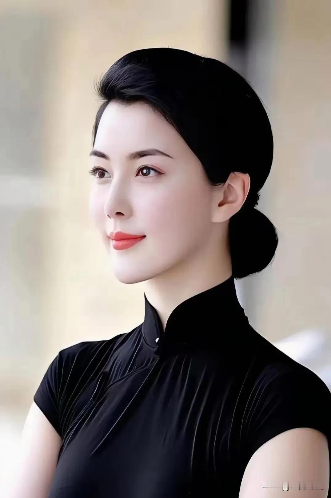 我已彻底相信命运
文/无冕诗人

命运如神秘的乐章， 在时光的长河中奏响。 有时