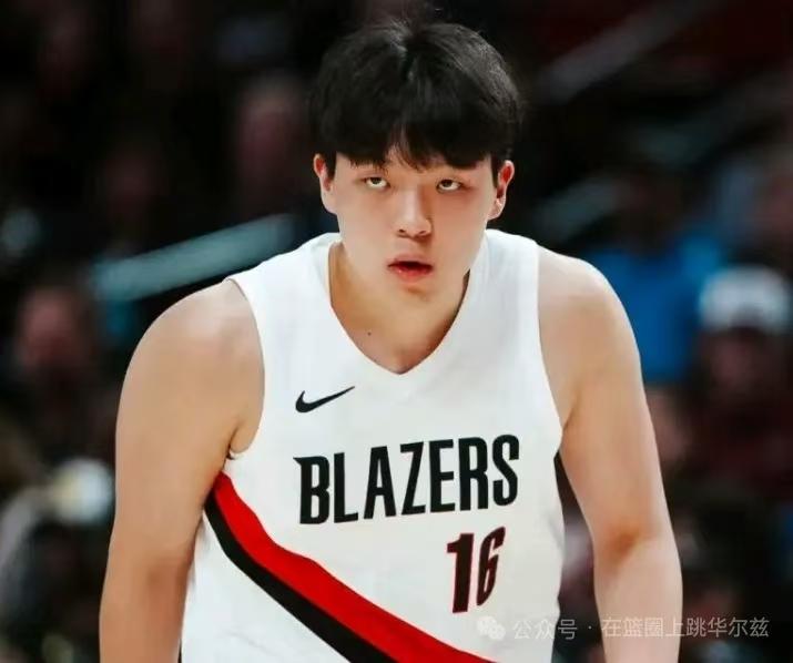 NBA夏季联赛，开拓者对阵森林狼的比赛中，出现了非常奇葩的一幕。这场比赛，杨翰森