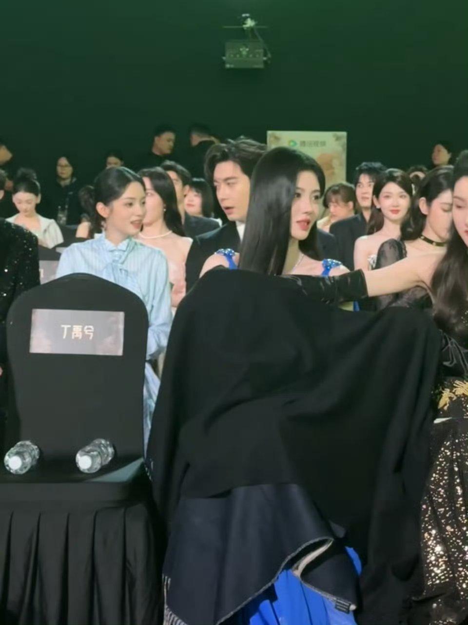 陈都灵鞠婧祎宋祖儿热聊陈都灵鞠婧祎宋祖儿聊啥呢 可爱啊啊啊啊 