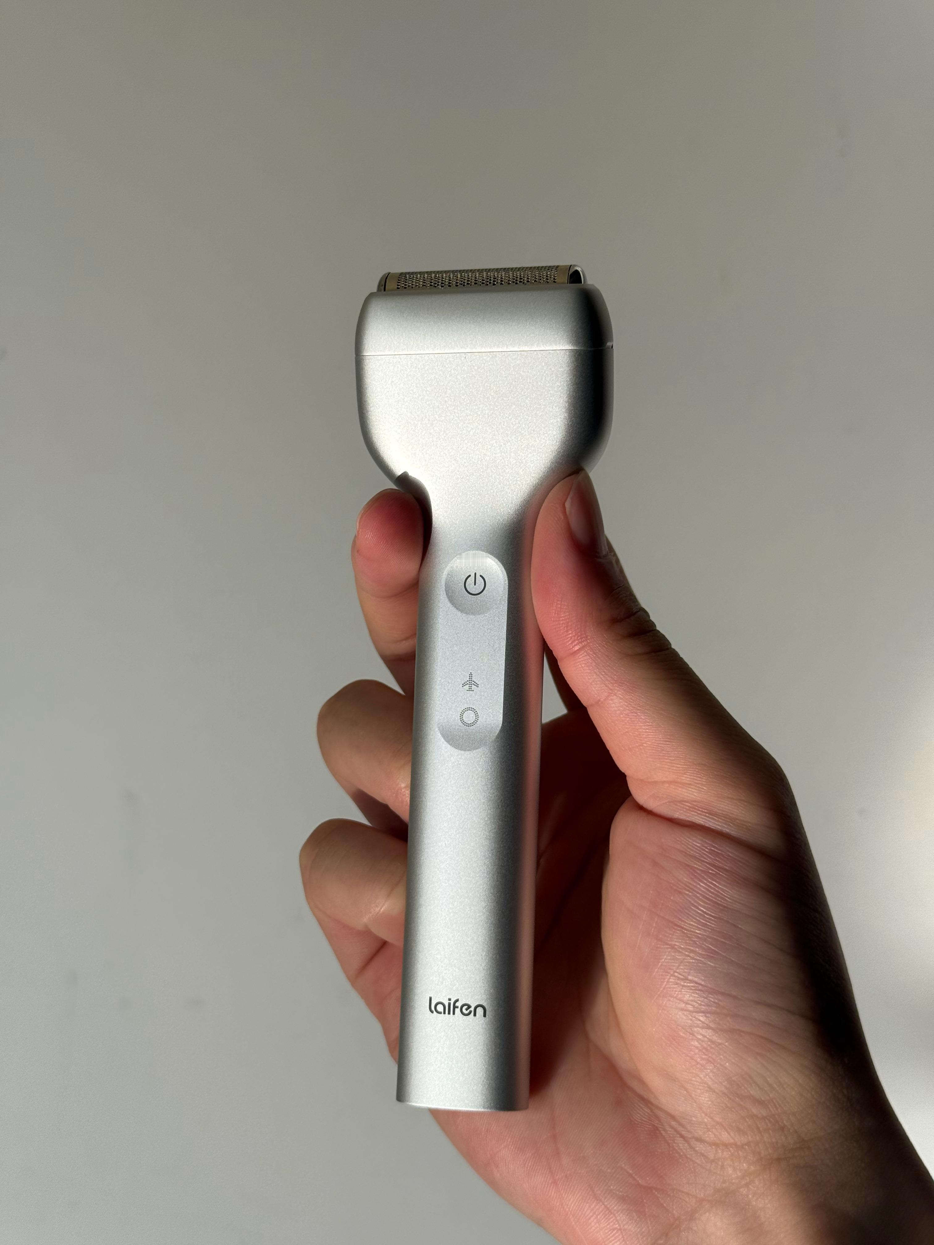 昨天晚上回深圳马上拆快递徕芬剃须刀T1 Pro到了从发售到现在就一直很火[二哈]
