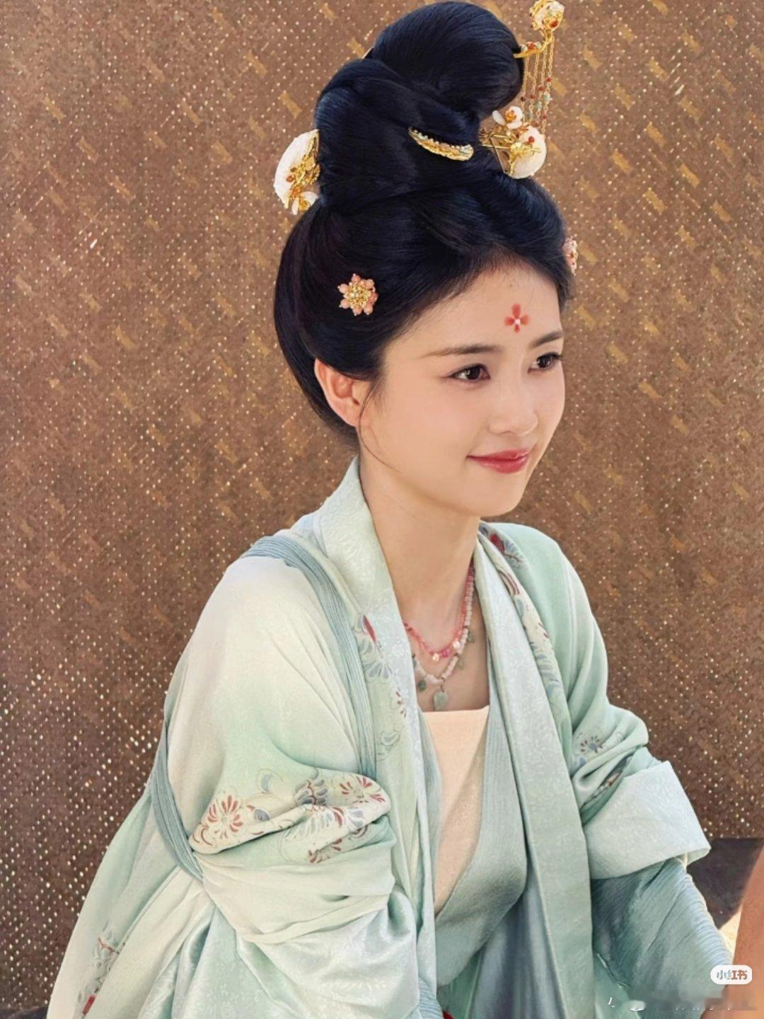 莫离编剧团队打假蒙淇淇《莫离》刚开播风波就炸了，两边各执一词吵翻。一边说熬一年剧