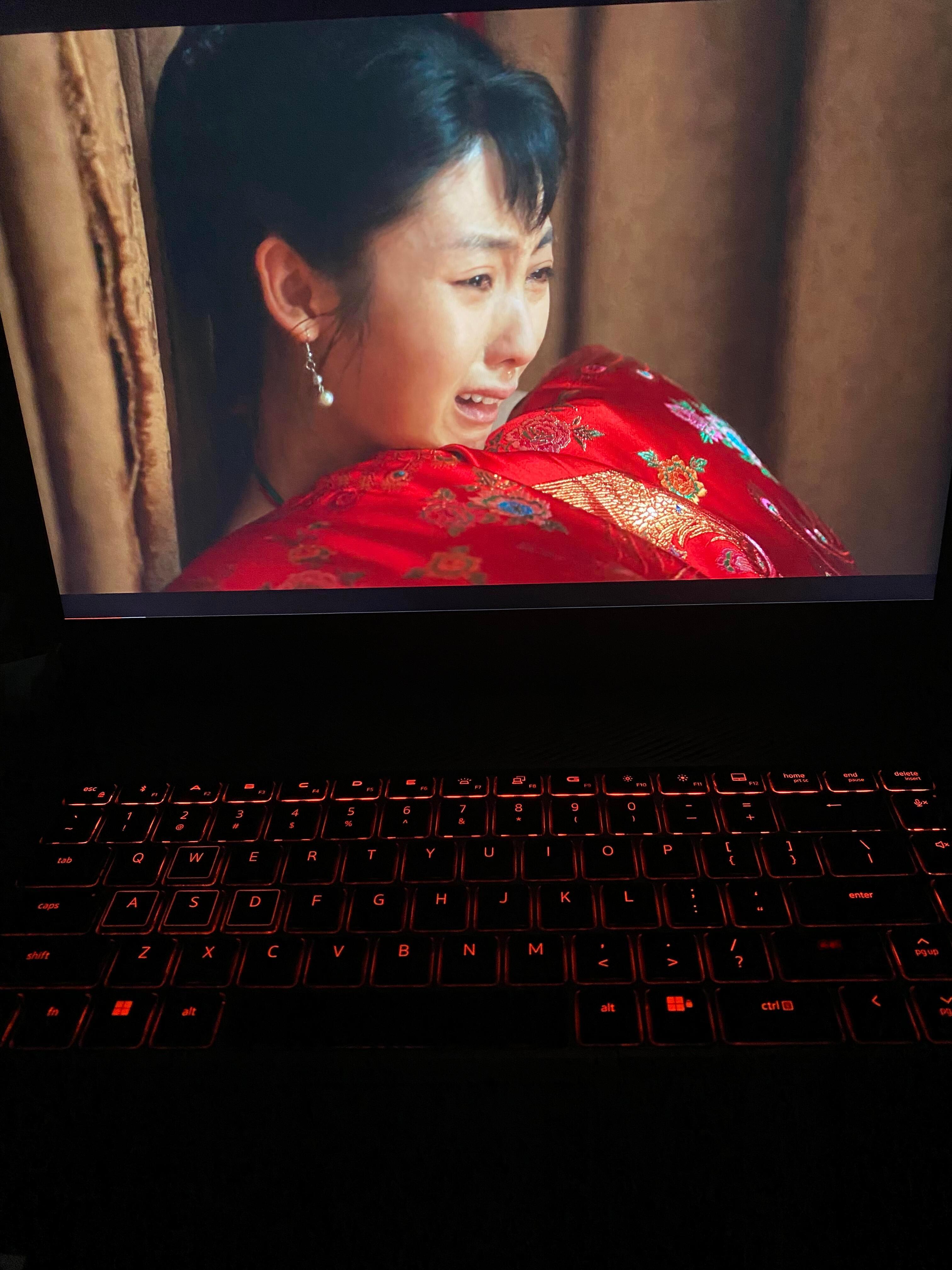 没人觉得苏苏是最可怜的吗？他还是个小孩…好心疼被父亲骗婚，被嫂子下药，所有人都在