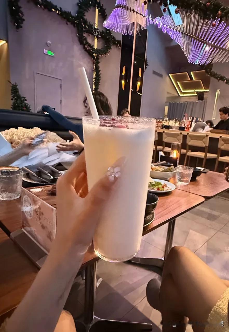 分享城市新鲜事一杯奶茶，快乐生活[心][心][心]