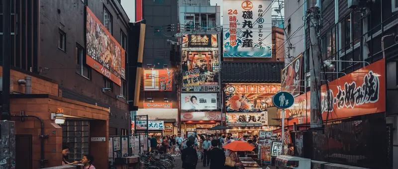 首先，旅游业遭受重创。中国曾是日本最大客源国，内地与香港游客占日本入境消费近四成