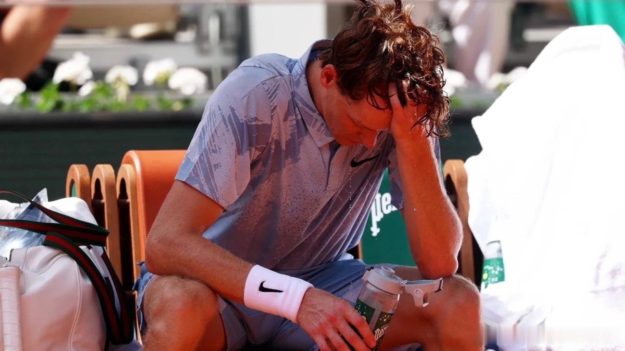 2026法网🎾男单第二轮:阿根廷🇦🇷选手塞伦多洛3比2逆转战胜意大利🇮?