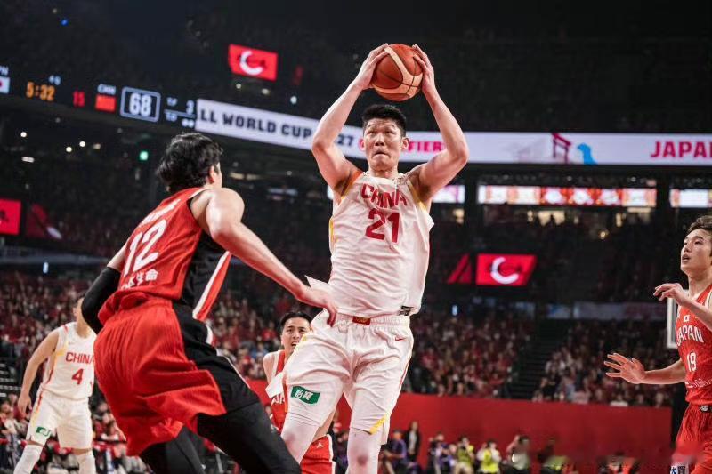 张镇麟和胡金秋完全是两种不同球员，因为两个人的成长环境差别太大。

张镇麟出生在