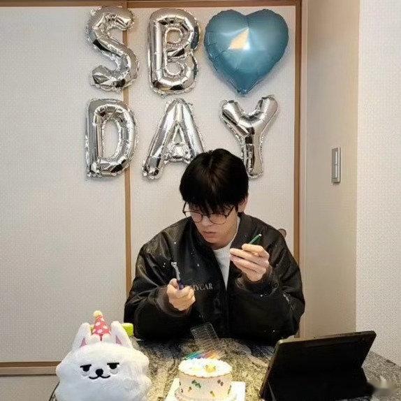 崔秀彬身边一个中国人没有吗 