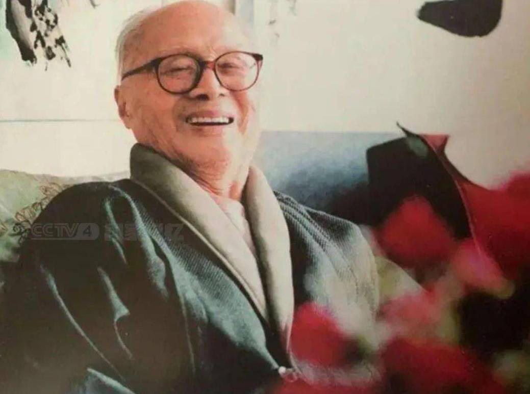 一个普通的小镇，一个寻常的人家，1907年，一个平凡的男孩在这里呱呱坠地。当时谁