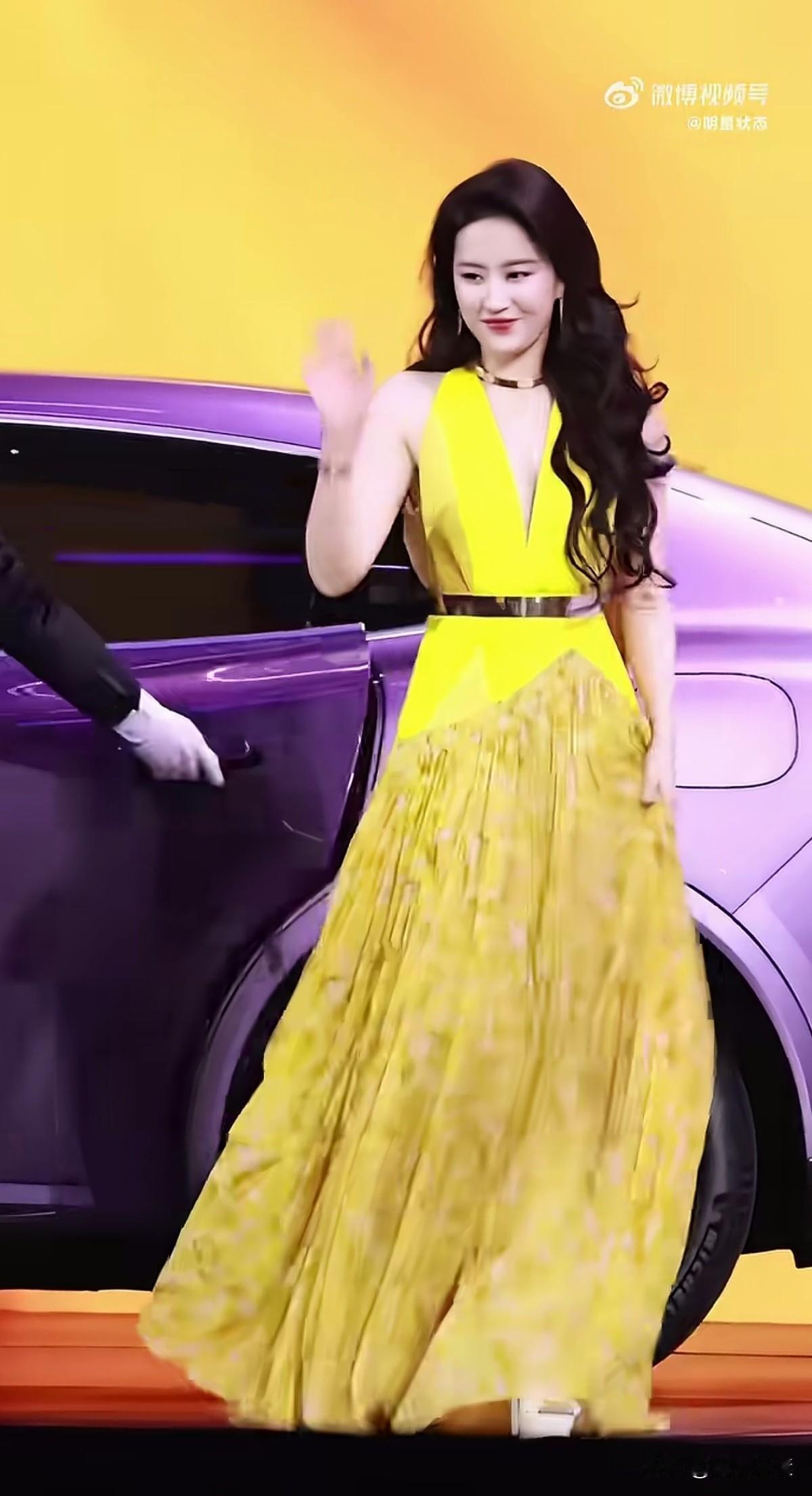 刘亦菲挺好的一个漂亮丫头，
怎么就没嫁人呢…