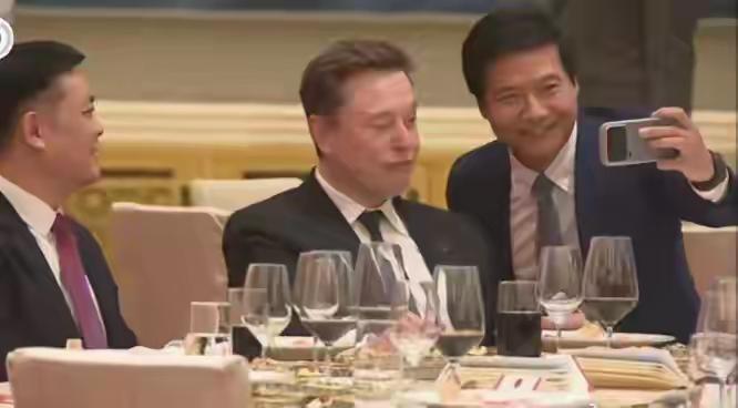 只要是雷军，喷！

早上打开头条，就推送了好几个喷雷军的或文章或视频。

这次喷