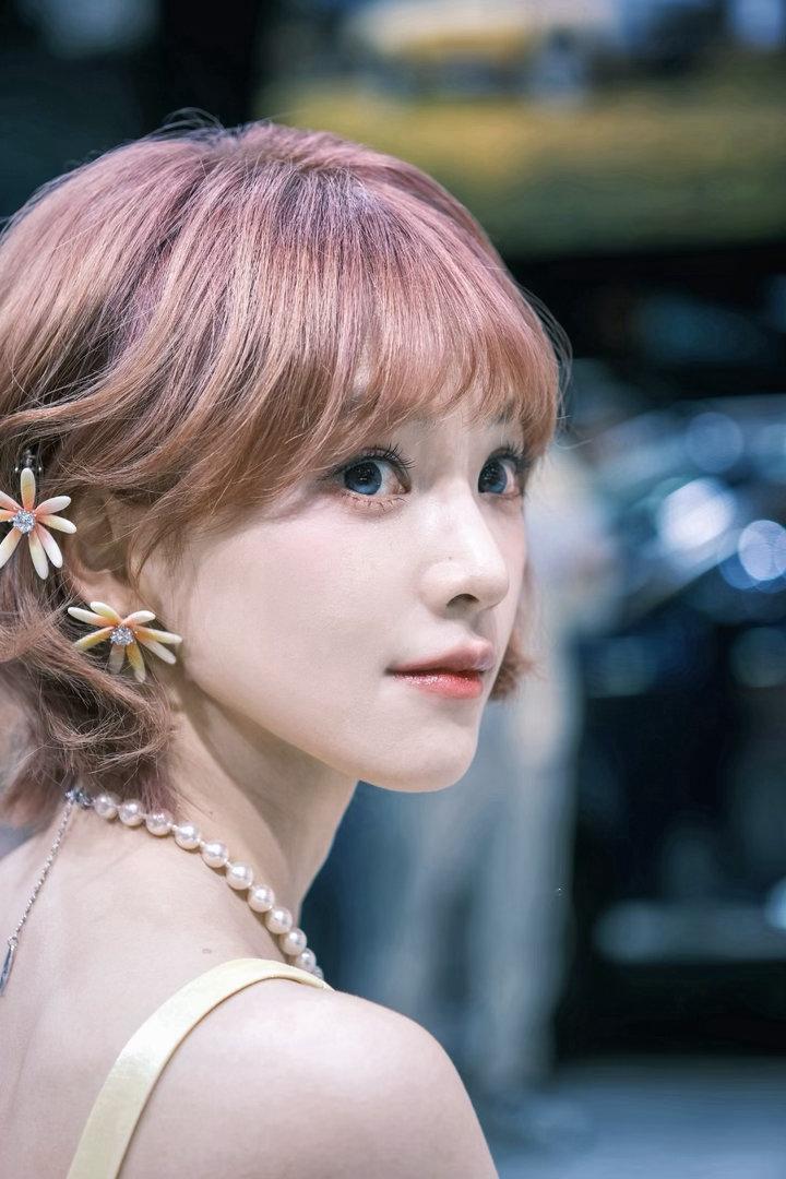 黄灿灿拍咸鱼飞升期间被撞飞 笑死黄灿灿这一天，怕不是把别人一年的戏剧性都演完了。