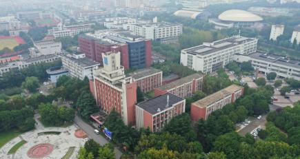 你可能没怎么听说过这个名字，但这所学校在特定领域里，那是响当当的存在。它是中国核