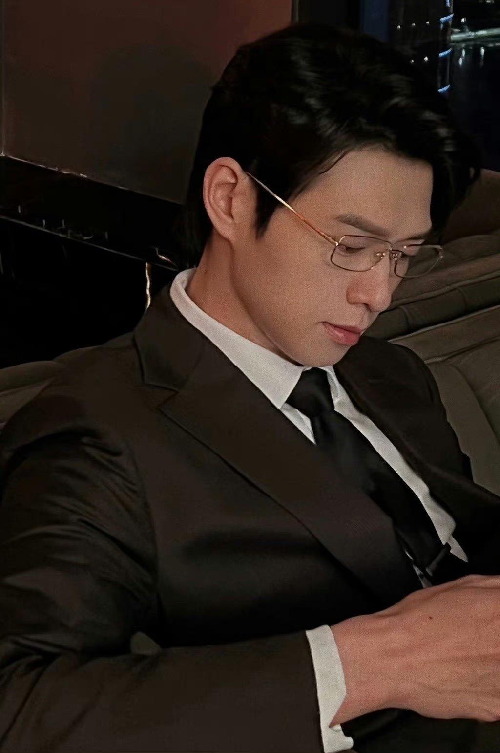 #孟宴臣[超话]# 把里面所有大勋花出境的地方都追完了！！下部剧大勋可不可以男主