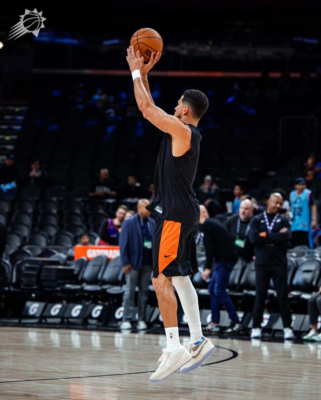 布克一代: “What The” All White 👟🔥