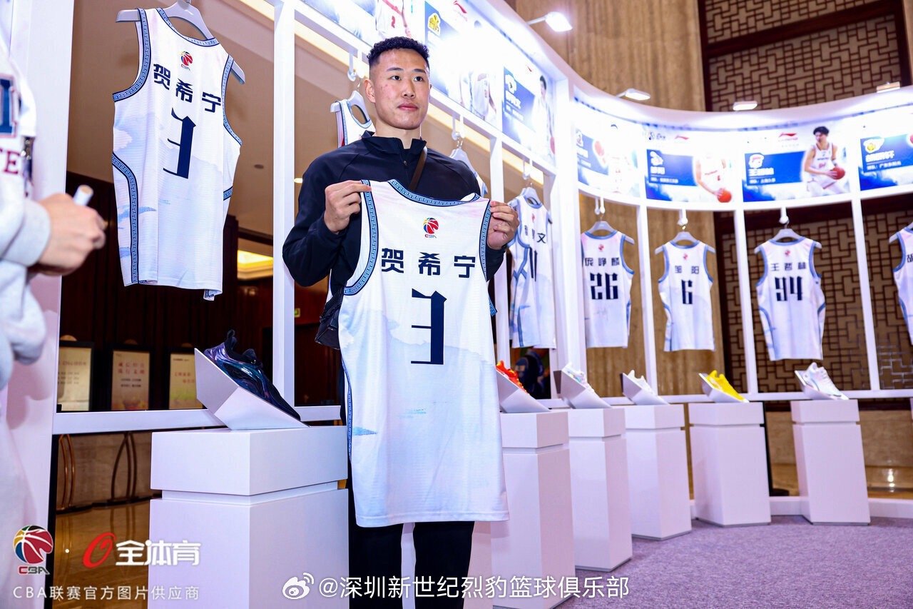哥俩是在比比谁更黑？深圳新世纪烈豹深圳马可波罗2026cba全明星周末深圳双子星