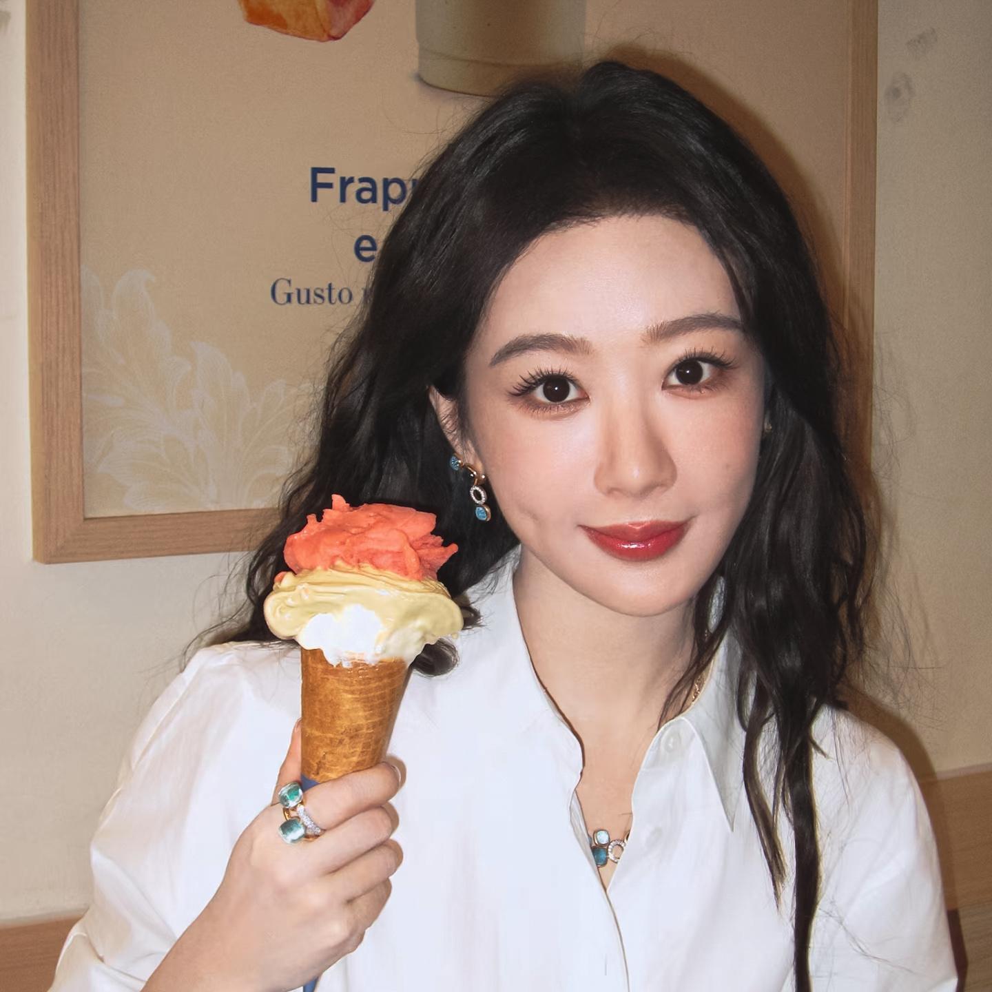 杨紫杨紫玉兰花开君再来  yz杨紫董竹君 燃把开心的火，让爱更炽烈；添把温馨的柴