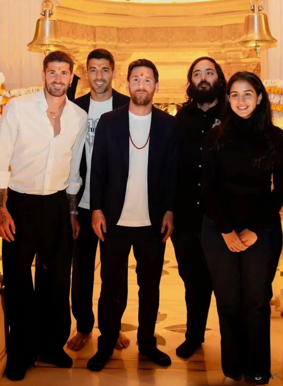 奇妙联动：梅西与印度首富小儿媳

有啥陪着演的，这个活动可能是整个印度行中他最乐