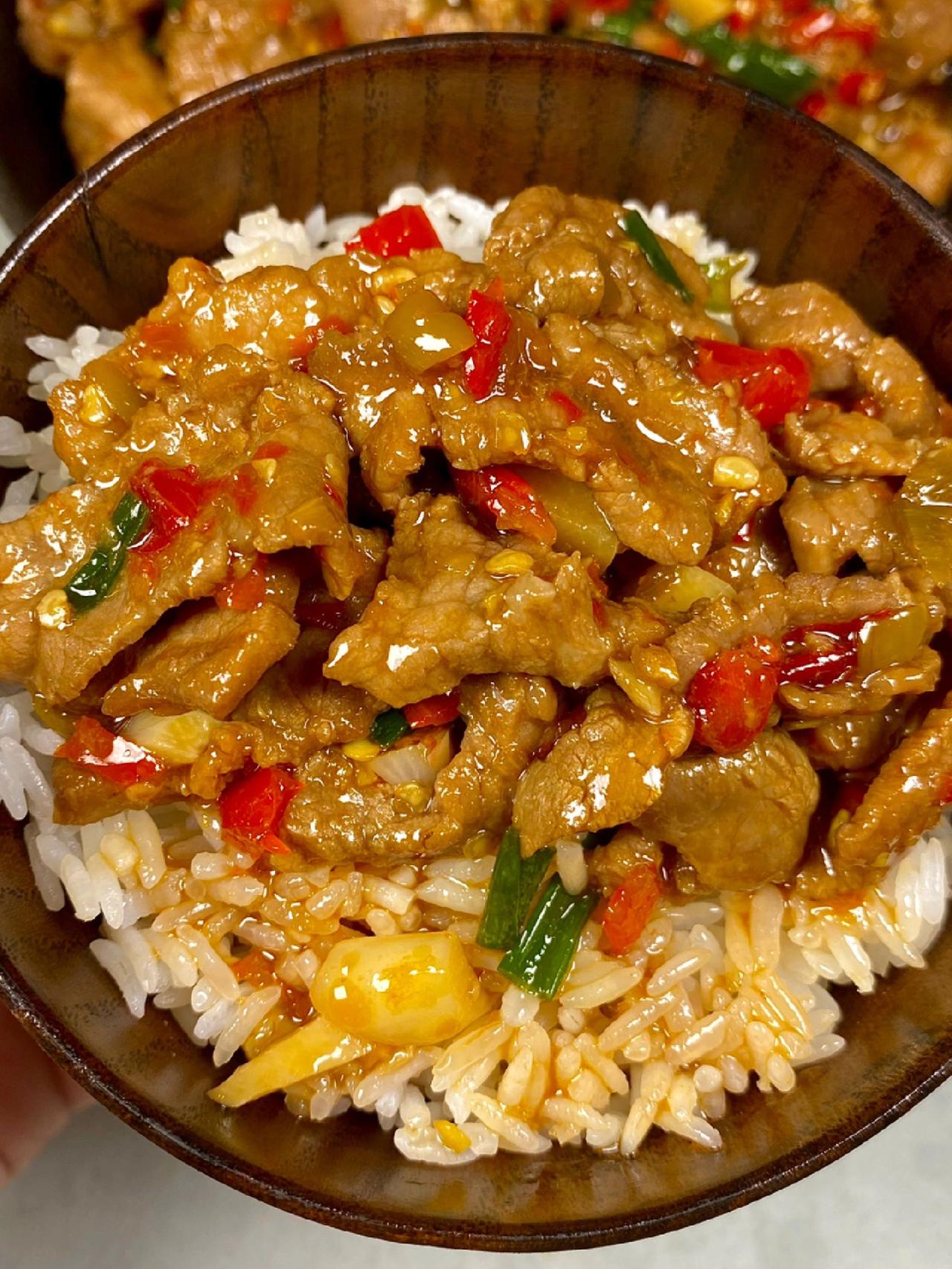 妈妈做的剁椒牛肉，让你垂涎三尺！

嗨嗨，亲们！今天我要和大家分享的是我妈妈做的