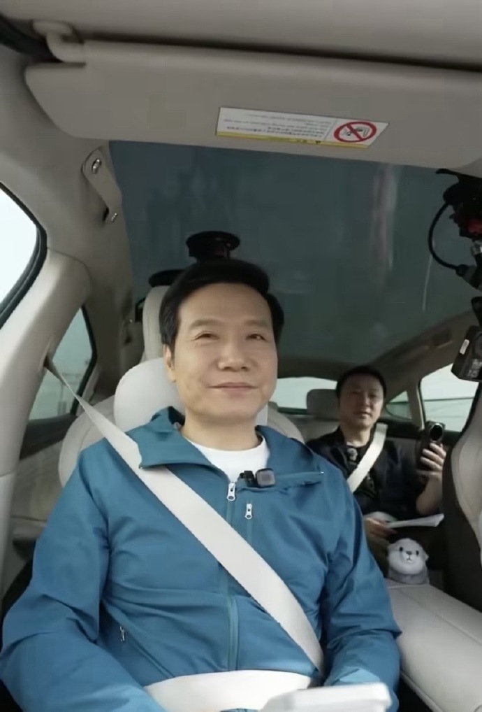 小米暂无计划做10万以内车型 4月17日，雷军在小米汽车新SU7京沪续航挑战直播