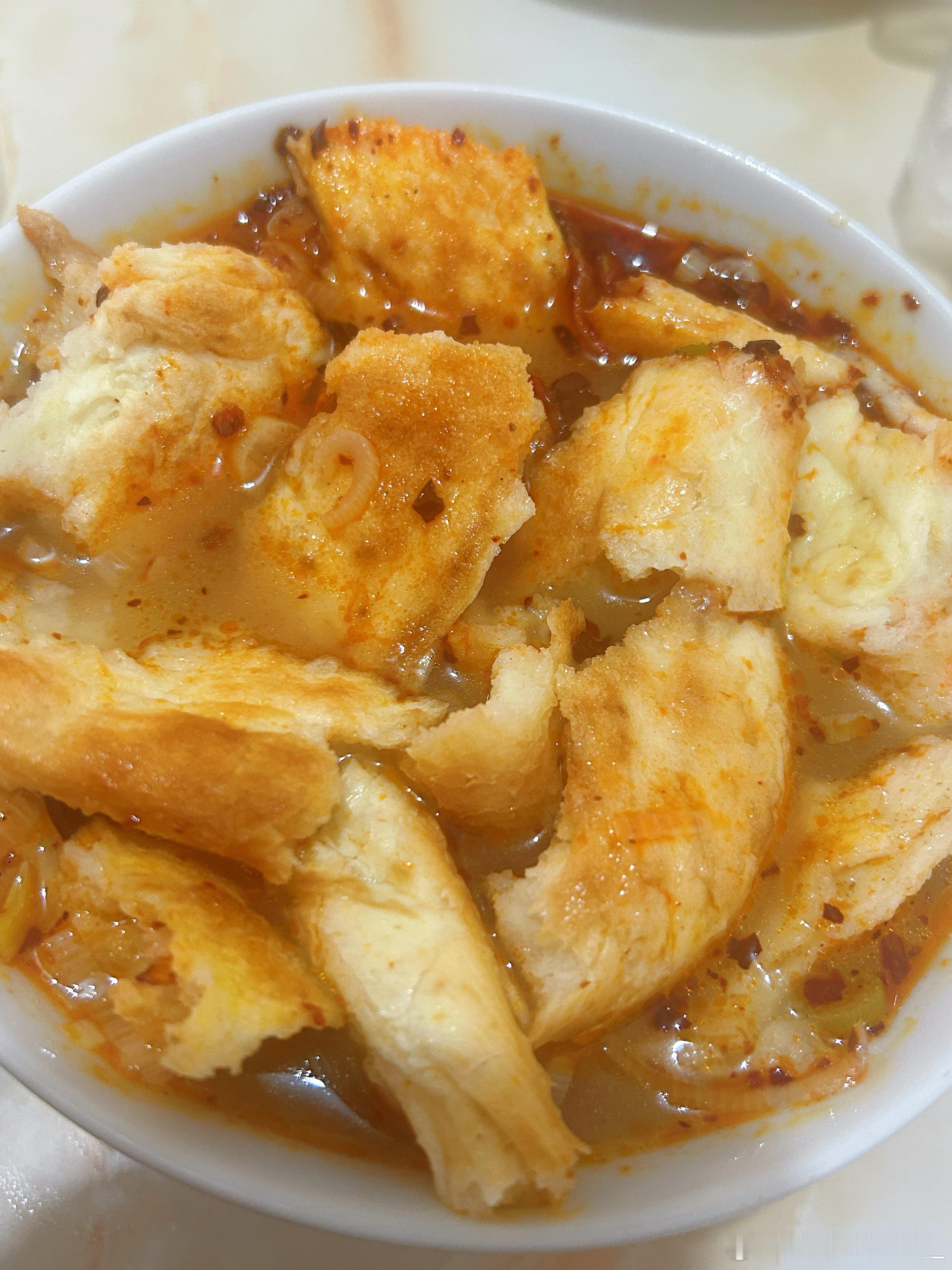 洛阳牛肉汤了解一下天热了基本不怎么喝。冬天的时候平均三四天喝一次。今天的牛肉汤来