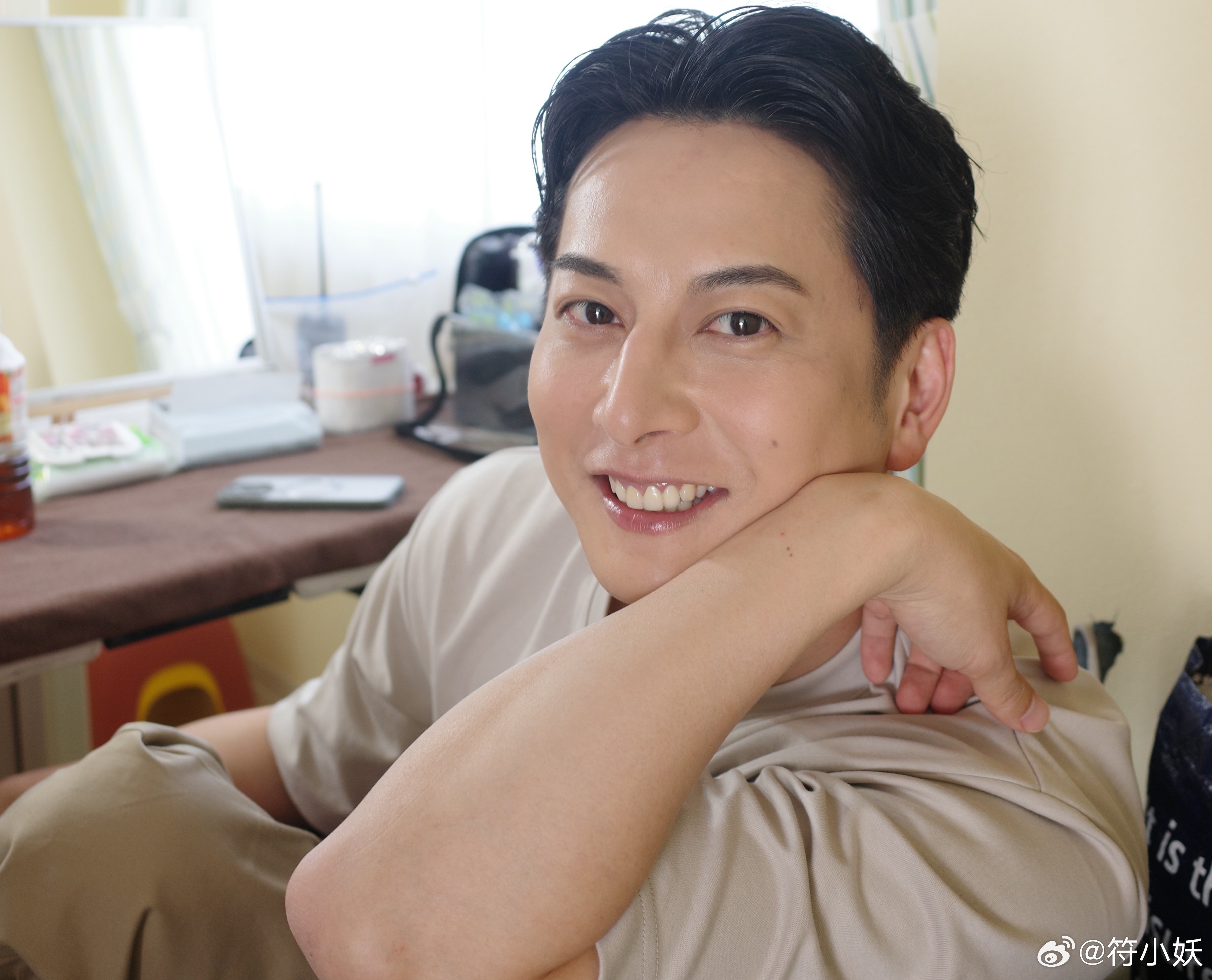 石黑英雄[超话]石黑新图预览石黑动态 新剧『35歳、今さら恋とかありえない』终于