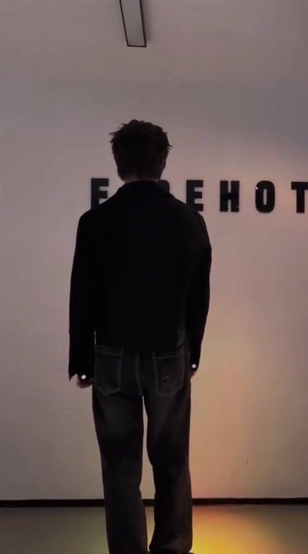 内娱也有自己的SM纯元第一次在内娱看见韩娱爱豆的抓镜头 王子浩的舞台表现力，确实