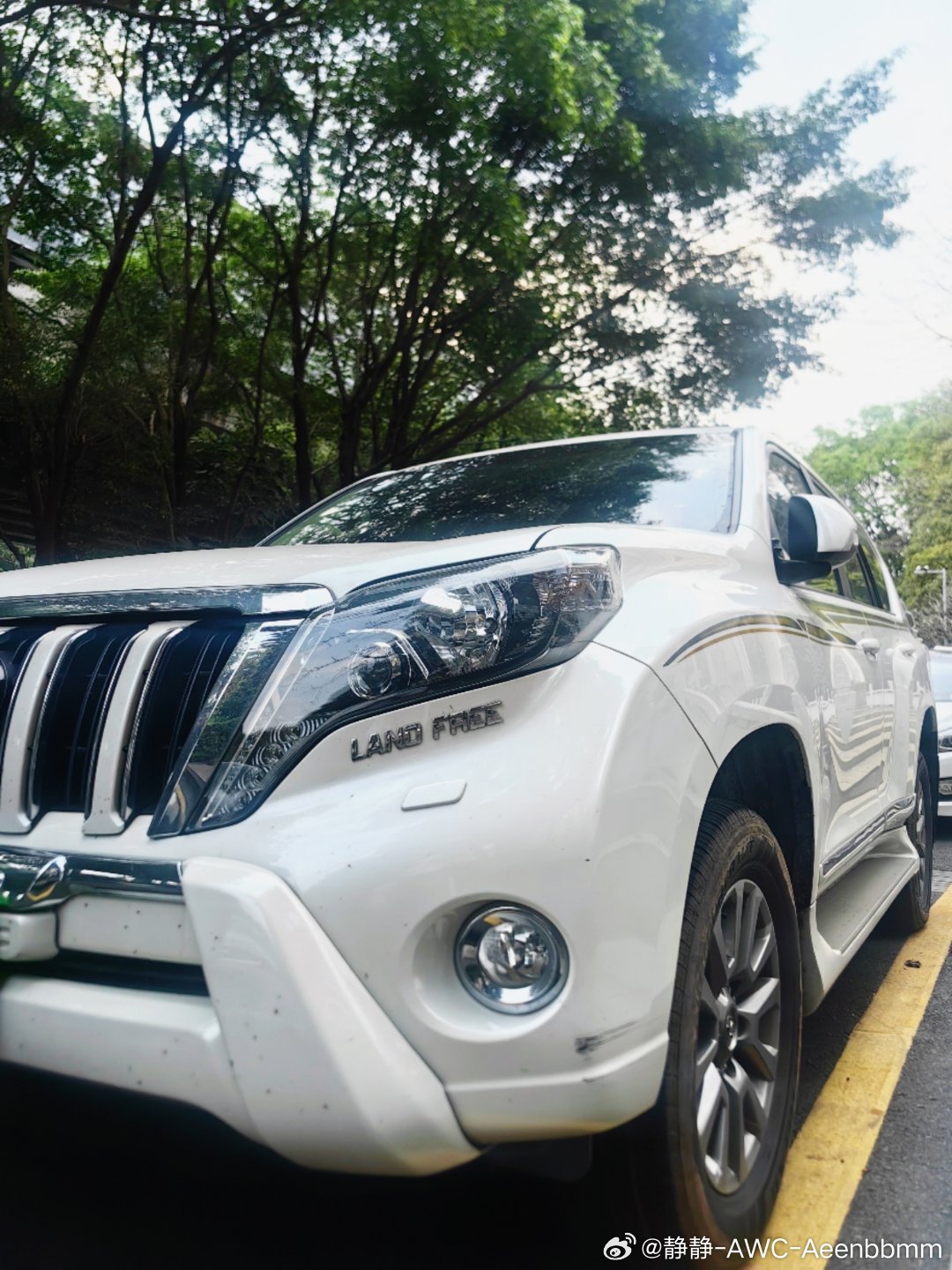 之前说好要接手我霸道的朋友最后现在油费太贵了，要买新能源汽车其实没开电车之前不觉