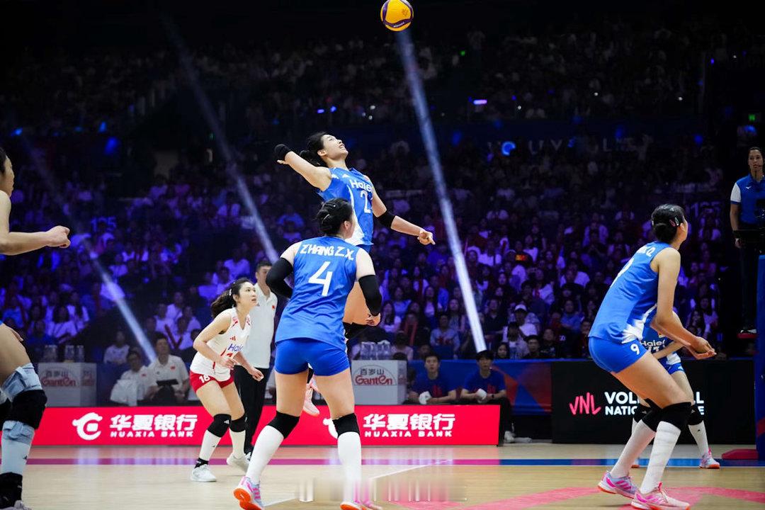 中国女排vs波兰女排中国女排🇨🇳3-1战胜波兰女排🇵🇱拿下南京站三连胜，