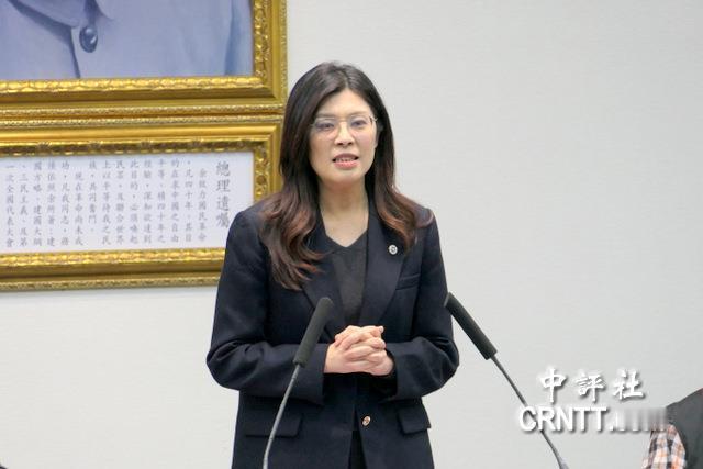 国民党主席郑丽文4月率团访问大陆之后，“郑丽文路线”快速成形。国民党副主席张荣恭