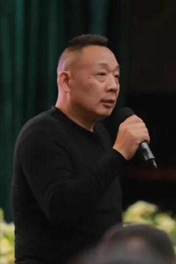 胖东来为什么那么受欢迎? 在这个社会，有资本主义的企业，也有社会主义的企业，胖东
