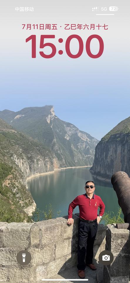 山高人为峰 爱生活爱旅游 大好河山 暖暖的微笑温暖又感人 你的奋斗终将伟大
